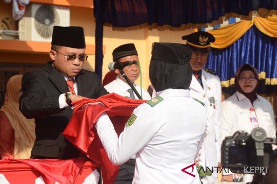 BUMN Hadir - Sinergi BUMN kibarkan merah putih di Natuna Page 1 Small