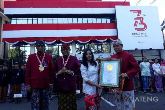 Bentangan kain merah putih Bank Jateng masuk rekor Muri