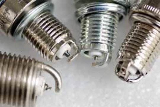 Busi racing dipakai untuk motor standar, apa hasilnya?