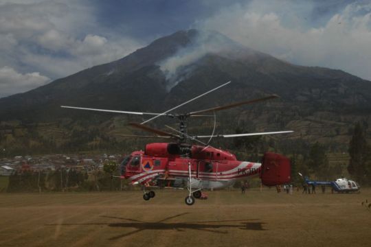 Operasi pemadaman kebakaran hutan gunung Sumbing Page 1 Small
