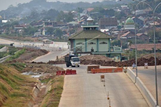 Masjid di tengah ruas Tol Semarang-Batang Page 1 Small