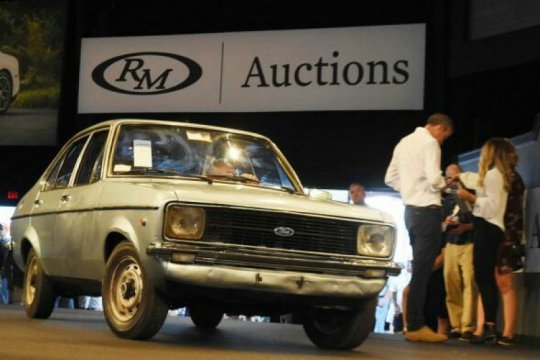 Ford Escort bekas Paus Yohanes Paulus II laku Rp1,7 miliar