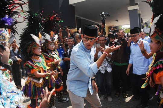 Sandiaga di Temanggung Page 1 Small