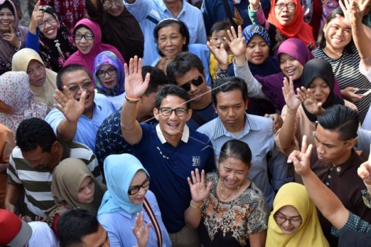 Kampanye Sandiaga Uno di Pasar Harjosari Bawen Page 1 Small