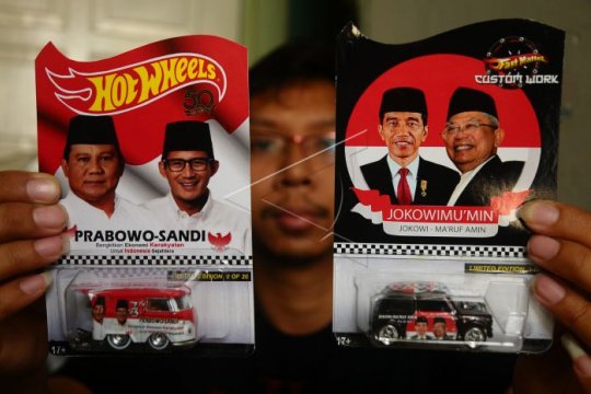 Mobil mainan bergambar pasangan calon presiden Page 1 Small