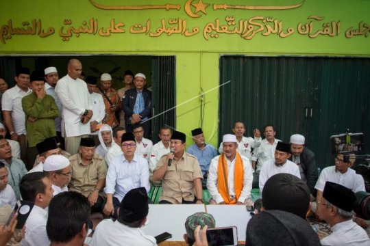 Kunjungan Prabowo Subianto di Ponpes Ta'mirul Islam Page 1 Small