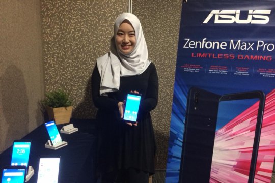 Asus luncurkan ZenBook Pro 15 UX580, laptop dua layar