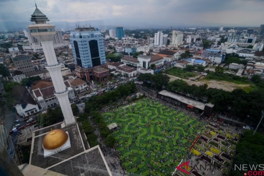 Wisata Gratis di Alun-alun Bandung Page 2 Small