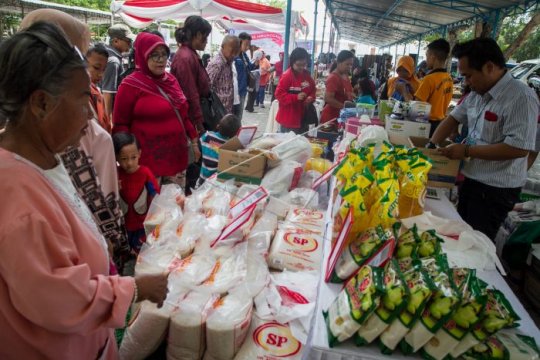 Pasar murah jelang Natal Page 1 Small