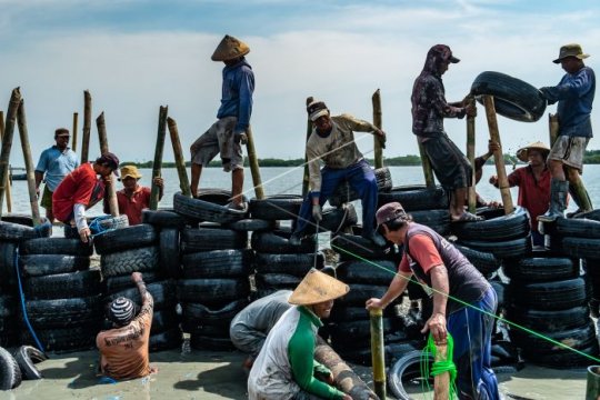 Pembuatan dok perahu tradisional Page 2 Small