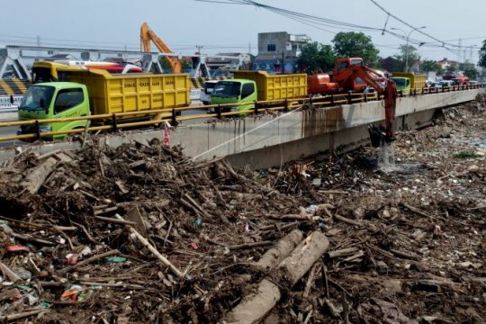 Sampah di Sungai Banjir Kanal Timur Page 2 Small