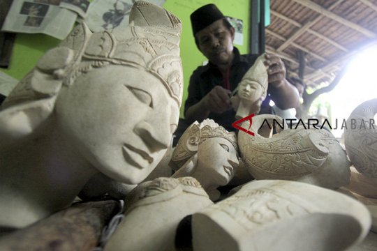 Kerajinan wayang golek Bogor