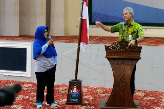 Gubernur Jateng bertemu nasabah korban penggelapan uang Page 2 Small