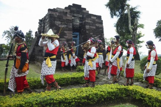 Srawung seni candi Page 1 Small