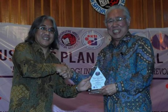 Seminar peranan teknologi informasi Page 1 Small