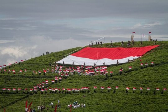 Parade 5.000 bendera Page 2 Small