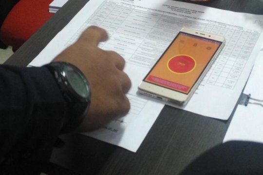 Mahasiswa Telkom ciptakan tombol darurat berbasis ponsel android
