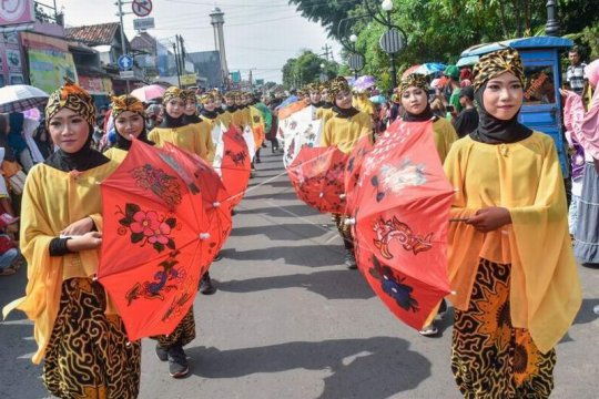 Kirab budaya HUT Kabupaten Batang Page 2 Small