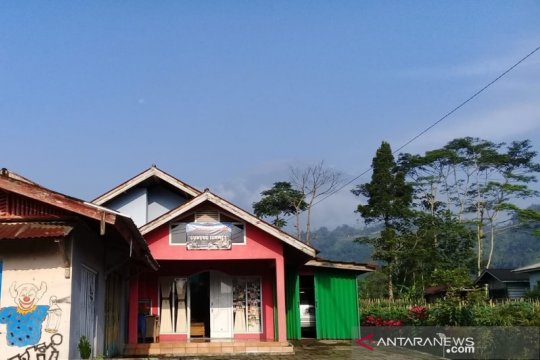 Menikmati panorama membentang di Desa Wisata Serang