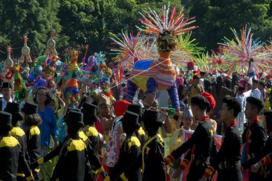 Karnaval budaya dugder Page 2 Small