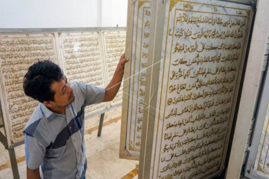 Huruf Al Quran di batu marmer Page 1 Small