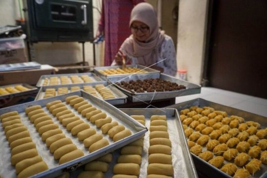 Produksi kue kering Page 1 Small