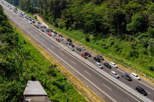 Jalan tol Semarang-Solo padat Page 3 Small