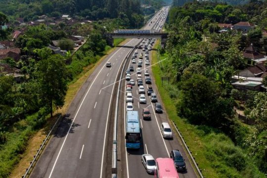 Jalan tol Semarang-Solo padat Page 2 Small