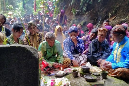 Sungkem Tlompak teguhkan kerukunan warga Gunung Merbabu