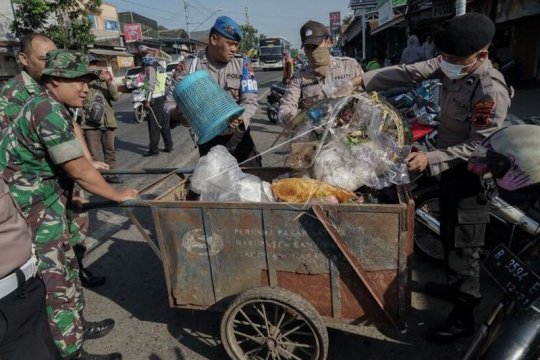 Kerja bakti HUT Bhayangkara Page 2 Small