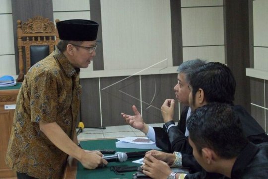 Taufik Kurniawan dituntut delapan tahun penjara Page 2 Small