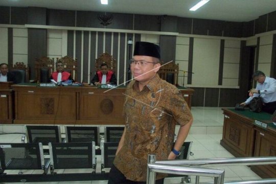 Taufik Kurniawan dituntut delapan tahun penjara Page 3 Small