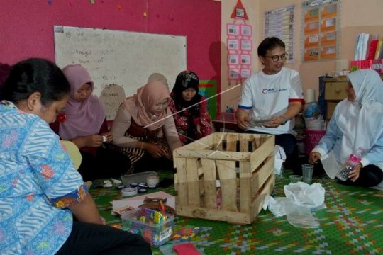 Pelatihan pembuatan alat edukatif Page 1 Small