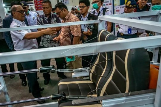 Uji kekuatan kursi bus Page 1 Small