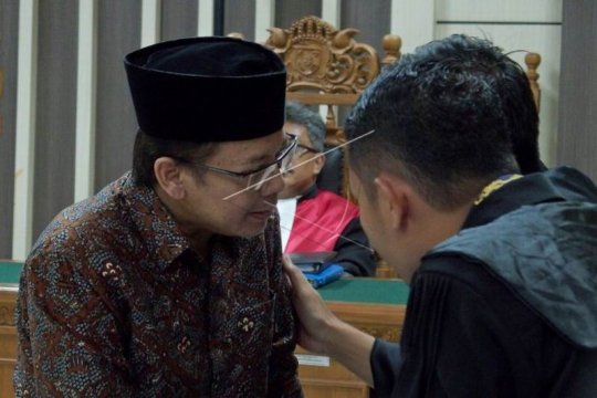 Sidang vonis Taufik Kurniawan Page 2 Small