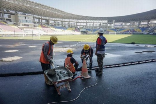 Proyek renovasi stadion Manahan Solo Page 1 Small