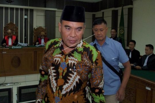 Sidang tuntutan kasus suap hakim Page 1 Small