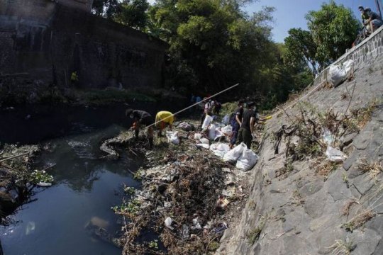 Membersihkan sungai Jenes dari sampah Page 2 Small