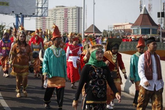 Karnaval kebangsaan memperingati Hari Olahraga Nasional Page 2 Small