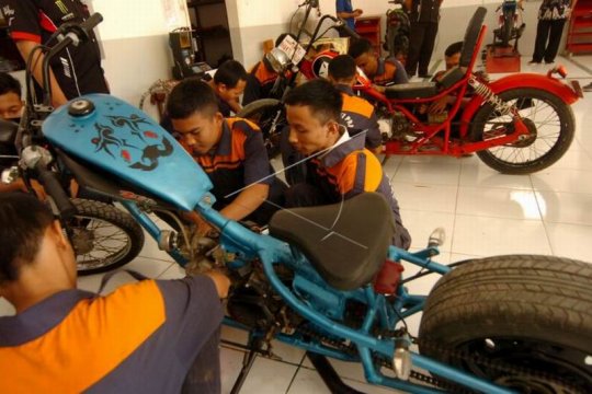 Sepeda motor berbahan limbah besi Page 2 Small