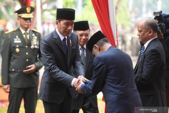 Upacara pemakaman BJ Habibie di Taman Makam Pahlawan Nasional Utama Kalibata Page 3 Small