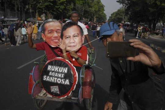 Topeng Jokowi-Prabowo Page 2 Small