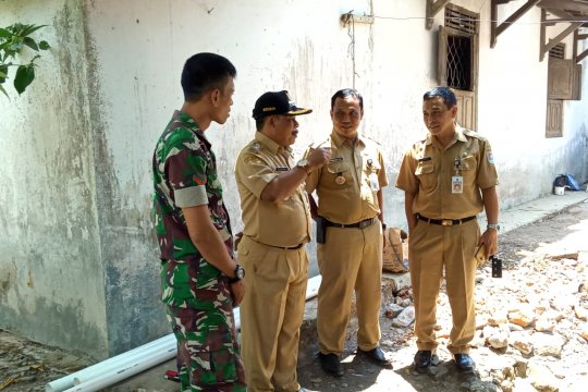 Camat Jeruklegi tinjau perkembangan rehab RTLH