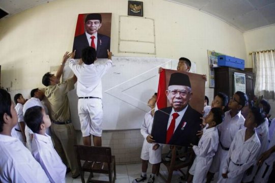 Foto Presiden Joko Widodo dan dan Wakil Presiden Ma'ruf Amin Page 2 Small