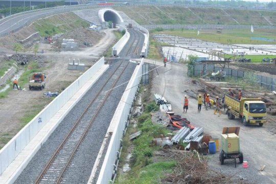 Pembangunan jalur kereta api bandara Adi Soemarmo Page 1 Small