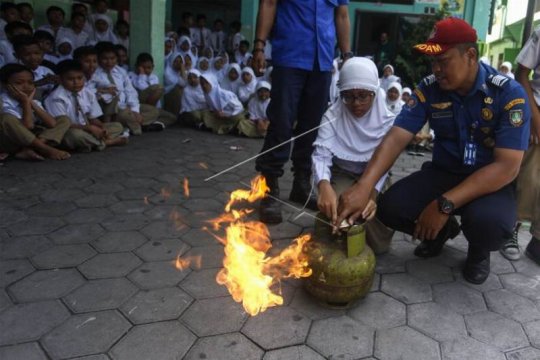 Sosialisasi proses pemadaman kebakaran Page 2 Small