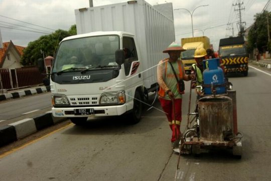 Pengecatan marka jalan jalur pantura Page 2 Small