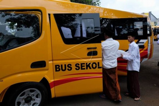 Bantuan bus sekolah untuk pondok pesantren Page 2 Small