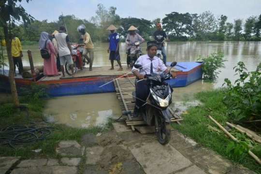 Jasa perahu penyeberangan Page 2 Small