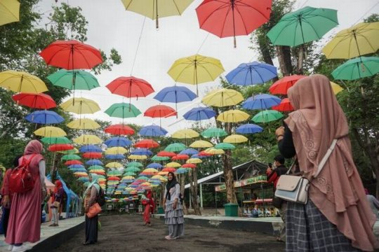 Payung hias di Taman Satwa Taru Jurug Page 2 Small